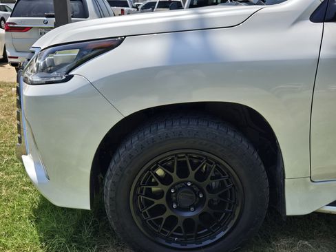 Used 2017 Lexus LX 570 4WD image 8