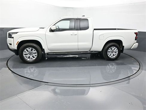 Used 2023 Nissan Frontier SV w/ Technology Package image 2