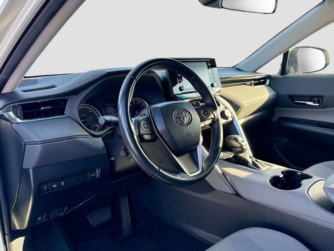 Used 2021 Toyota Venza LE image 24