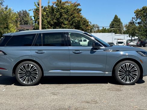 New 2025 Lincoln Aviator Black Label image 4