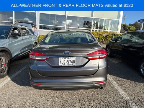 Used 2017 Ford Fusion SE w/ Fusion SE Technology Package FWD image 7