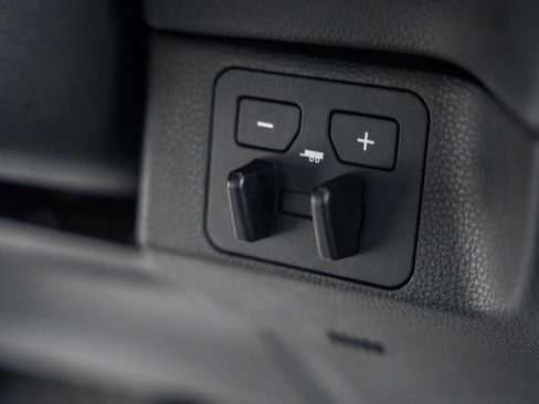 Used 2023 Toyota Tundra Limited w/ Power Package image 31