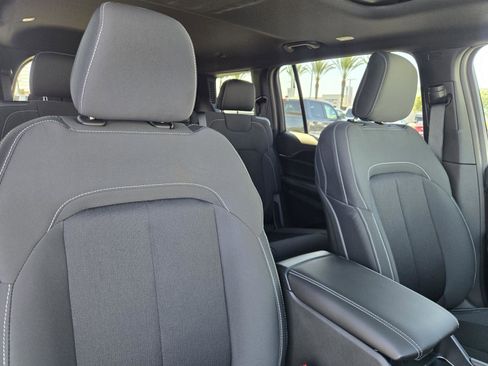 New 2026 Jeep Grand Cherokee L 2WD image 34