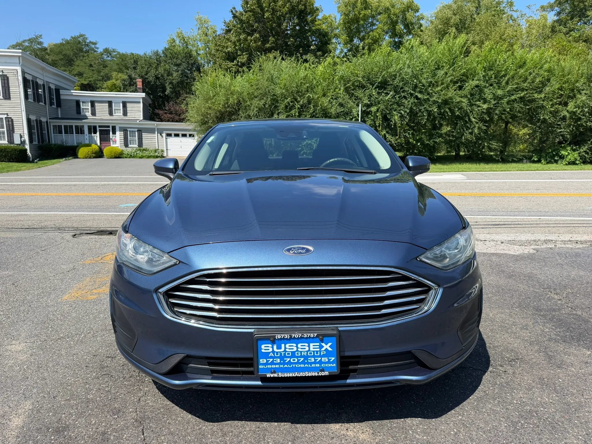 Used 2019 Ford Fusion SE FWD image 2