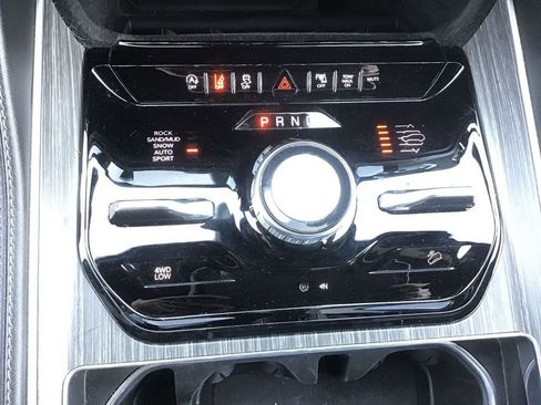 Used 2023 Jeep Wagoneer L Series III w/ Preferred Equipment Group image 15