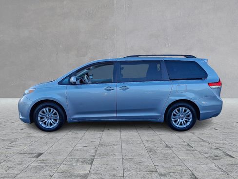 Used 2014 Toyota Sienna XLE w/ Entertainment Package image 6