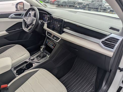 Used 2025 Volkswagen Taos SE image 34