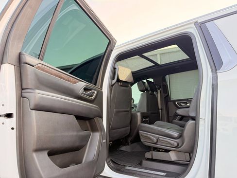 Used 2021 Chevrolet Suburban LT w/ LT Signature Package RWD image 27