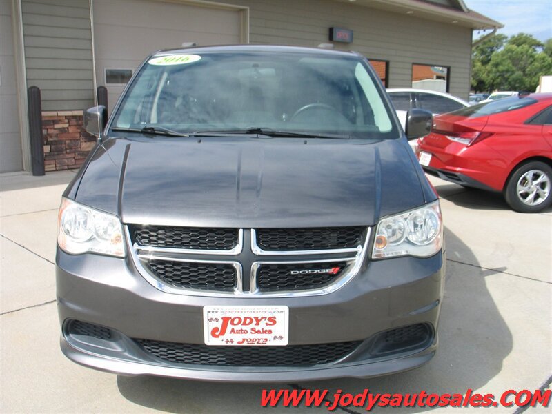 Used 2016 Dodge Grand Caravan SXT w/ Rear Park Assist Package FWD image 36