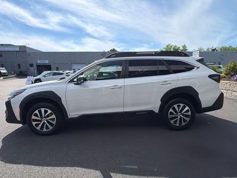Used 2025 Subaru Outback Premium AWD/4WD image 4