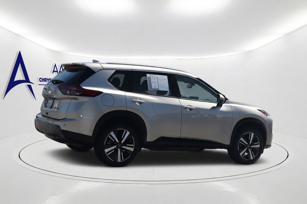 Used 2025 Nissan Rogue SL w/ SL Premium Package AWD/4WD image 4