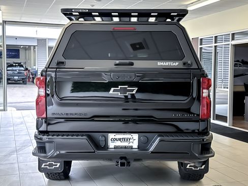 Used 2023 Chevrolet Silverado 1500 Custom Trail Boss w/ LPO, Dark Essentials Package AWD/4WD image 5