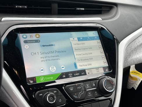 Used 2020 Chevrolet Bolt Premier w/ Infotainment Package image 31