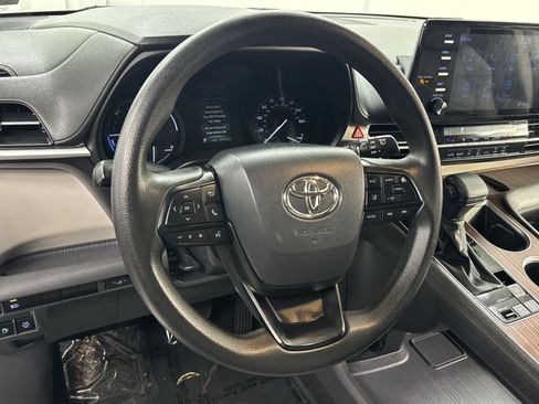 Used 2024 Toyota Sienna LE FWD image 28
