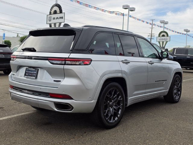 Certified 2025 Jeep Grand Cherokee Summit w/ Obsidian Package AWD/4WD image 4