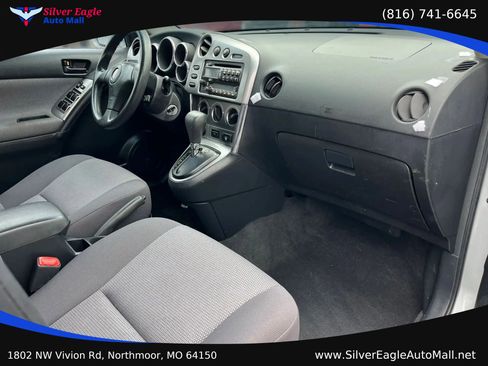 Used 2006 Pontiac Vibe w/ Sun And Sound Package FWD image 6
