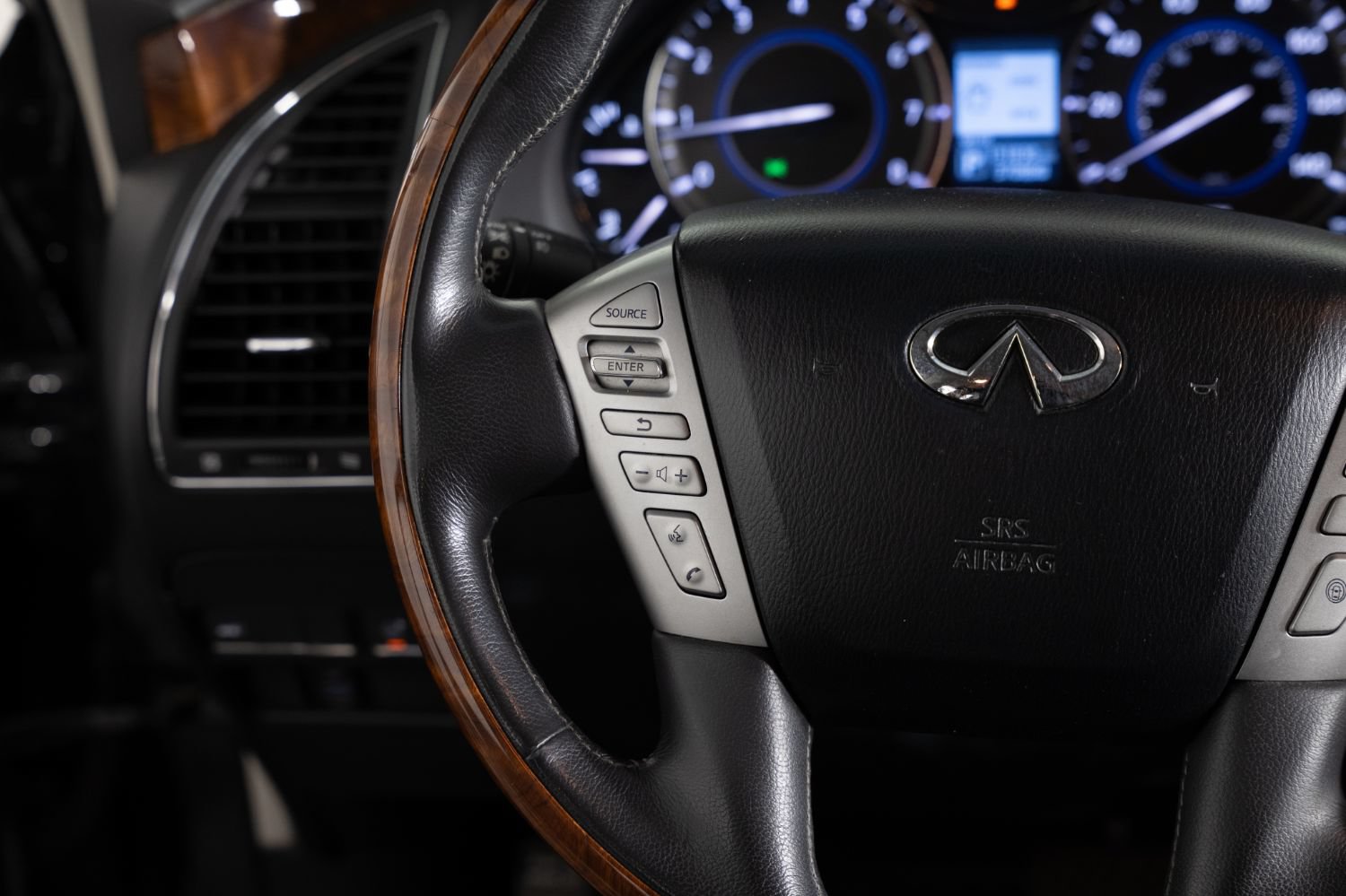 Used 2016 INFINITI QX80 4WD w/ Deluxe Technology Package image 35