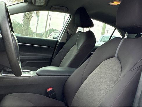 Used 2022 Toyota Camry LE image 14