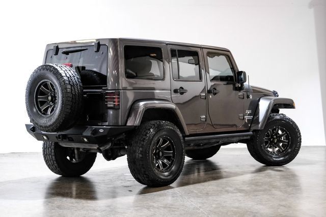Used 2016 Jeep Wrangler Unlimited Sahara w/ Dual Top Group AWD/4WD image 10
