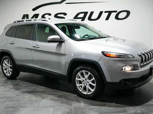 Used 2016 Jeep Cherokee Latitude FWD image 7
