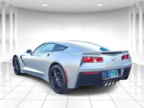 Used 2017 Chevrolet Corvette Stingray Coupe RWD image 3