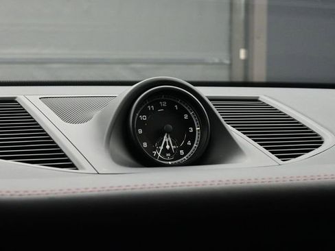 Certified 2025 Porsche Macan AWD/4WD image 12