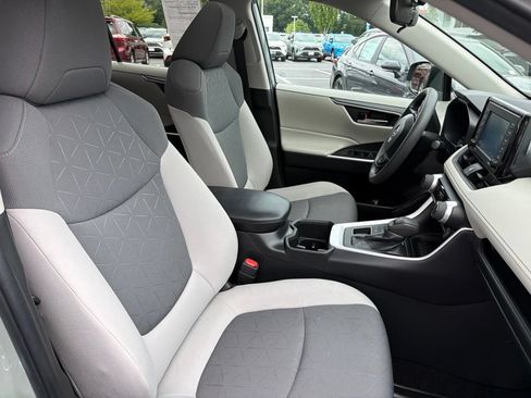 Certified 2022 Toyota RAV4 XLE w/ Convenience Package AWD/4WD image 11