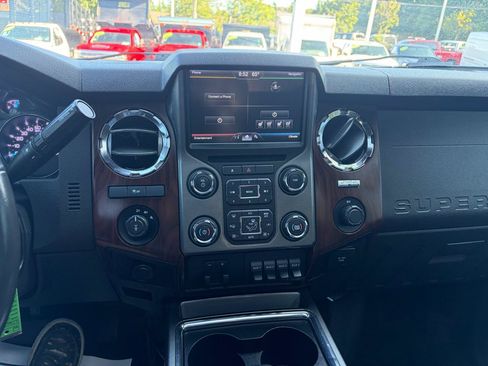 Used 2013 Ford F250 Lariat w/ Lariat Ultimate Pkg AWD/4WD image 29