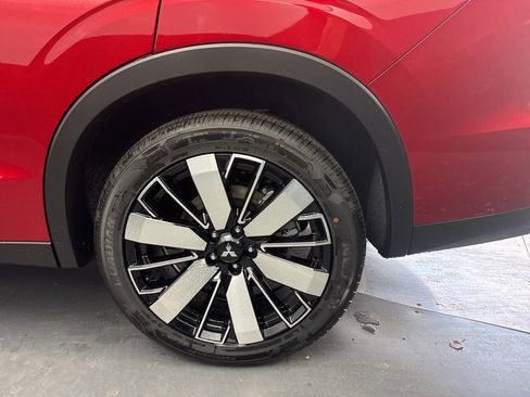 New 2025 Mitsubishi Outlander SE image 11