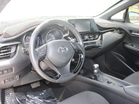 Used 2018 Toyota C-HR XLE FWD image 9