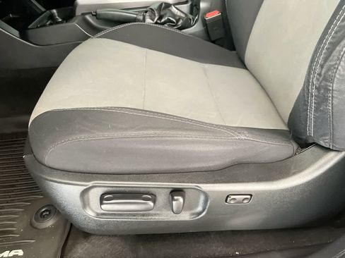 Used 2020 Toyota Tacoma TRD Off-Road w/ Technology Package AWD/4WD image 12