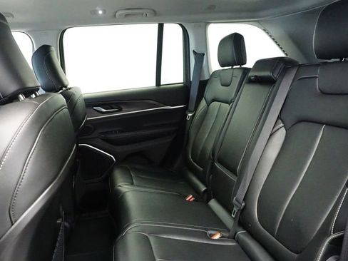 Certified 2023 Jeep Grand Cherokee Limited w/ Black Appearance Package image 19