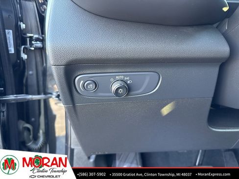 Used 2022 Buick Envision Essence w/ Safety Package image 18