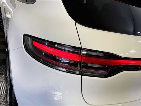 Used 2024 Porsche Macan AWD/4WD image 30