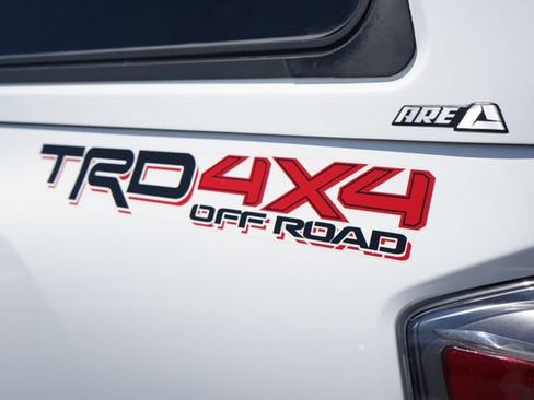 Used 2020 Toyota Tacoma TRD Off-Road w/ Technology Package AWD/4WD image 14