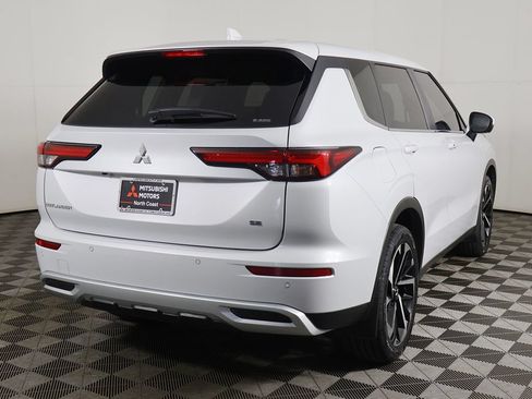 Used 2024 Mitsubishi Outlander SE AWD/4WD image 11