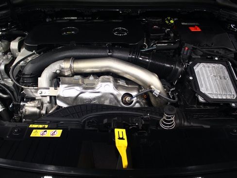 Used 2025 Mercedes-Benz GLA 250 4MATIC image 32