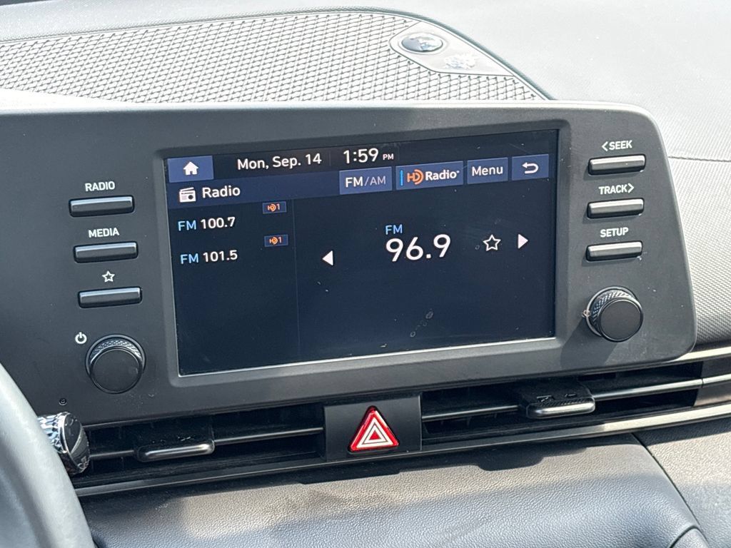 Used 2025 Hyundai Elantra Sport FWD image 18