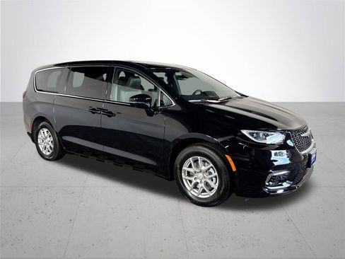New 2026 Chrysler Pacifica Select FWD image 4