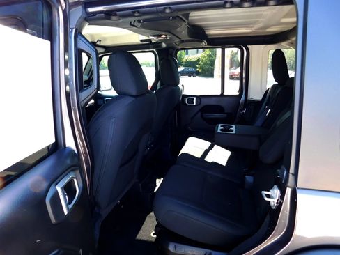 Used 2023 Jeep Wrangler Unlimited w/ Cold Weather Group AWD/4WD image 15