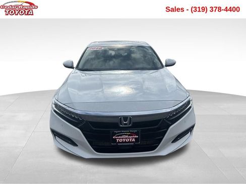 Used 2018 Honda Accord Touring image 9