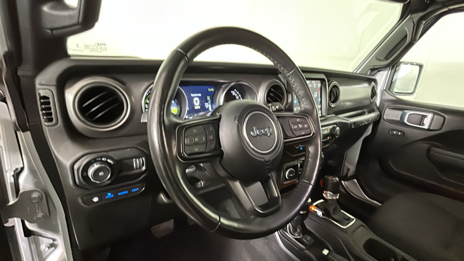 Used 2023 Jeep Wrangler Unlimited w/ Cold Weather Group AWD/4WD image 16