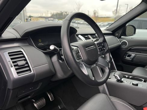 Certified 2024 Land Rover Discovery Metropolitan Edition image 21