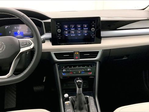 Used 2025 Volkswagen Taos SE image 6