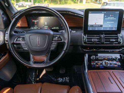 Used 2020 Lincoln Navigator Reserve w/ Luxury Package AWD/4WD image 14