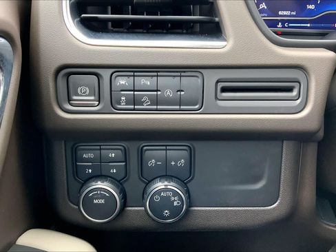 Used 2023 Chevrolet Tahoe Z71 AWD/4WD image 34