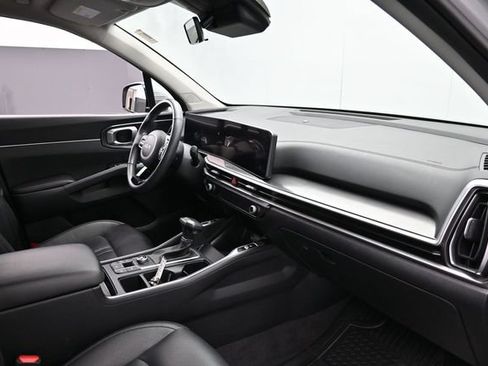 Used 2025 Kia Sorento S FWD image 32
