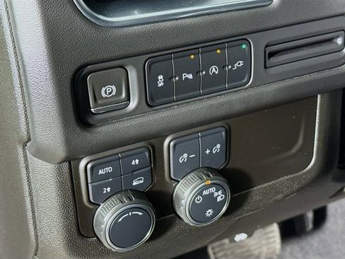 Used 2021 Chevrolet Tahoe LT AWD/4WD image 12