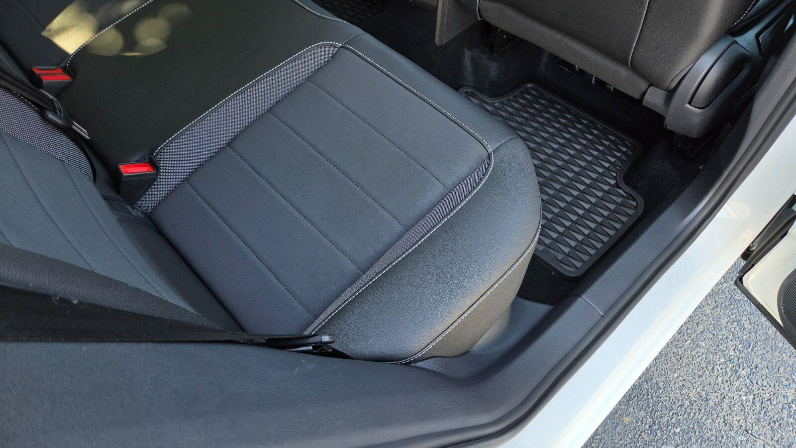 Certified 2023 Volkswagen Taos SE w/ Panoramic Sunroof Package FWD image 54