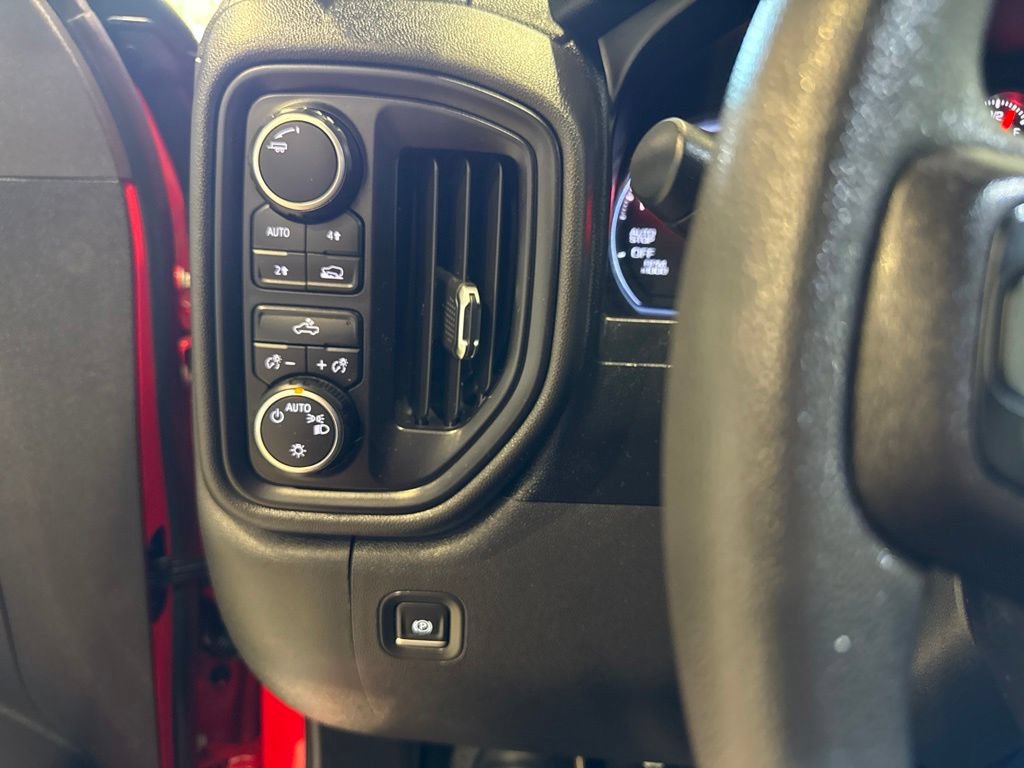 Used 2020 Chevrolet Silverado 1500 Custom w/ Custom Value Package AWD/4WD image 31